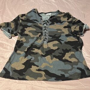 BKE Camouflage Lace-Up Top
